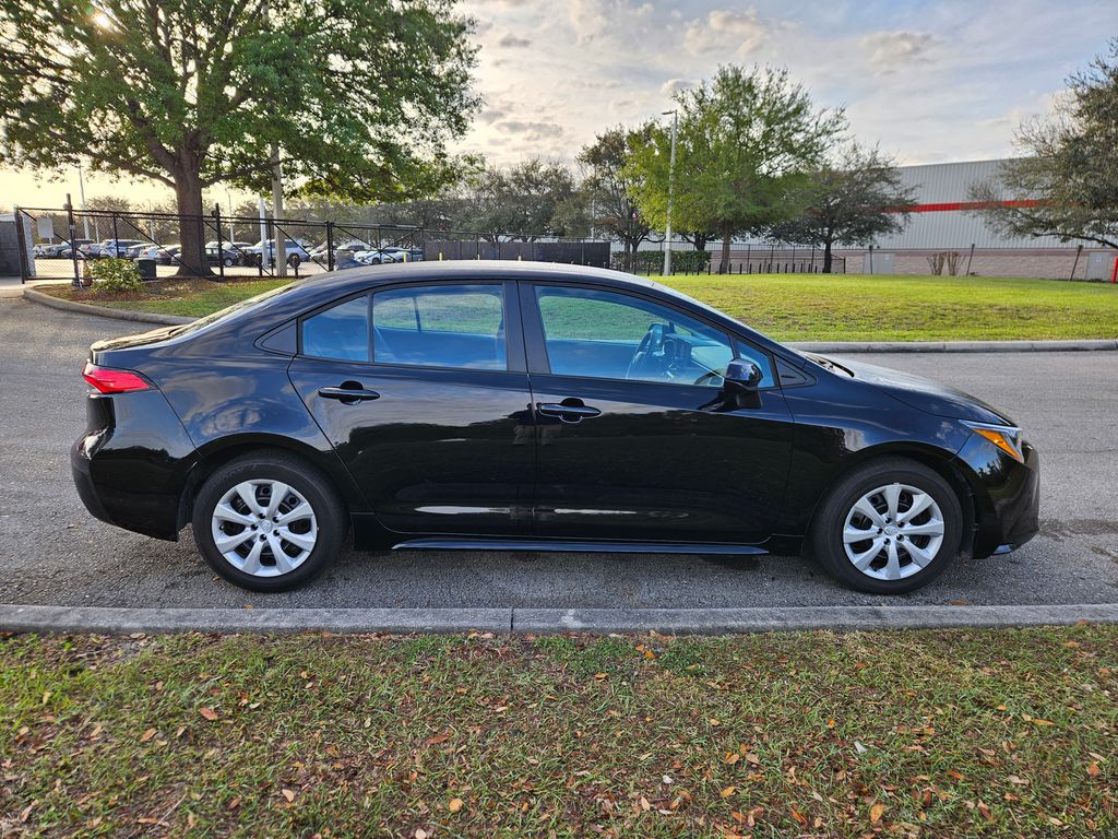 2023 Toyota Corolla LE 5