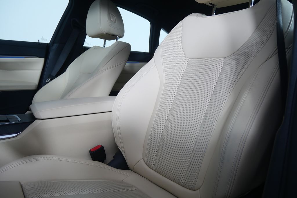 Thumbnail: 2024 BMW i4 - 10