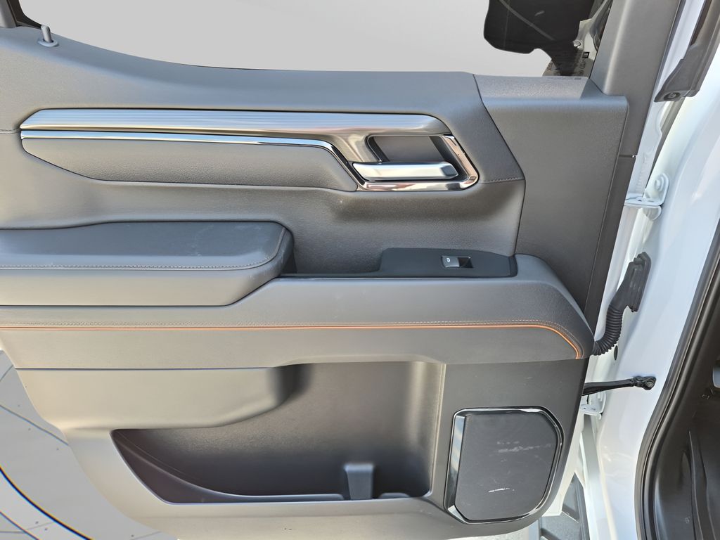 Used 2025 White GMC AT4 image 17