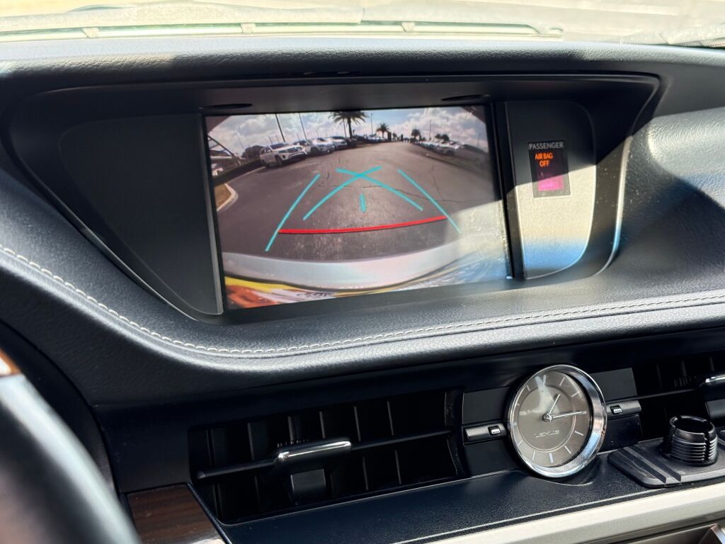 Thumbnail: 2018 Lexus ES - 26