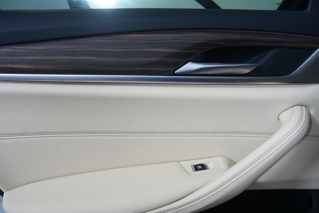 Thumbnail: 2023 BMW 5 Series - 13