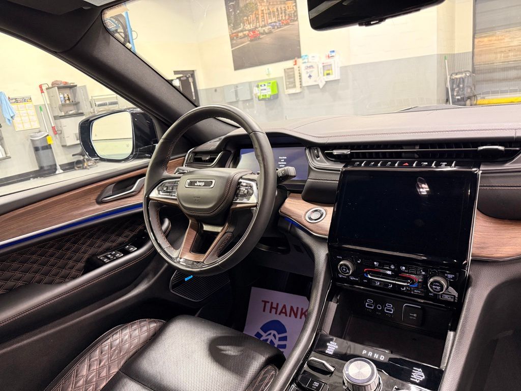 Thumbnail: 2024 Jeep Grand Cherokee L - 32