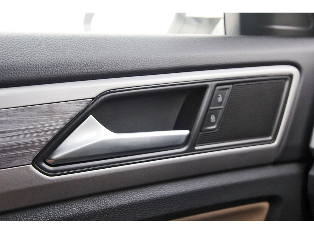2020 Volkswagen Atlas Cross Sport 3.6L V6 SE w/Technology White at DeMontrond Auto Country