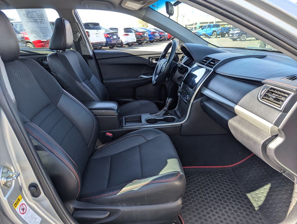 2016 Toyota Camry SE 35