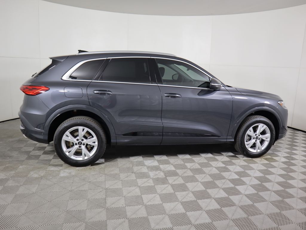 Thumbnail: 2025 Audi Q5 - 4