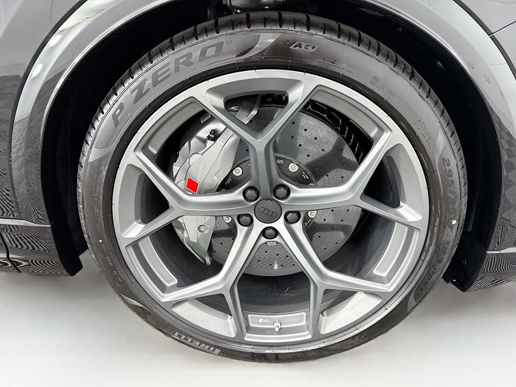 Thumbnail: 2026 Audi RS Q8 - 32