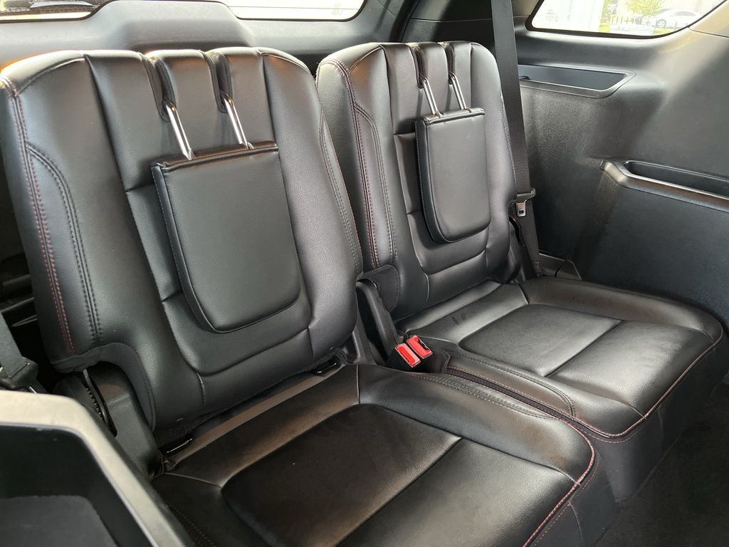 2017 Ford Explorer Sport 23