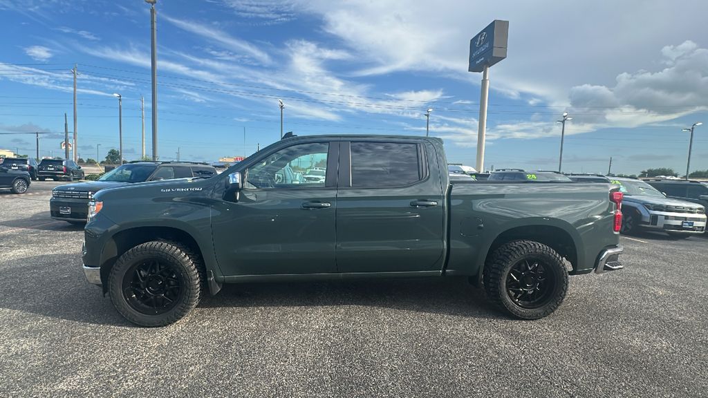 2025 Chevrolet Silverado 1500 LT - 9