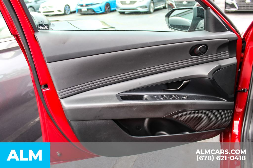 Used 2025 Red Hyundai SEL Sport image 33
