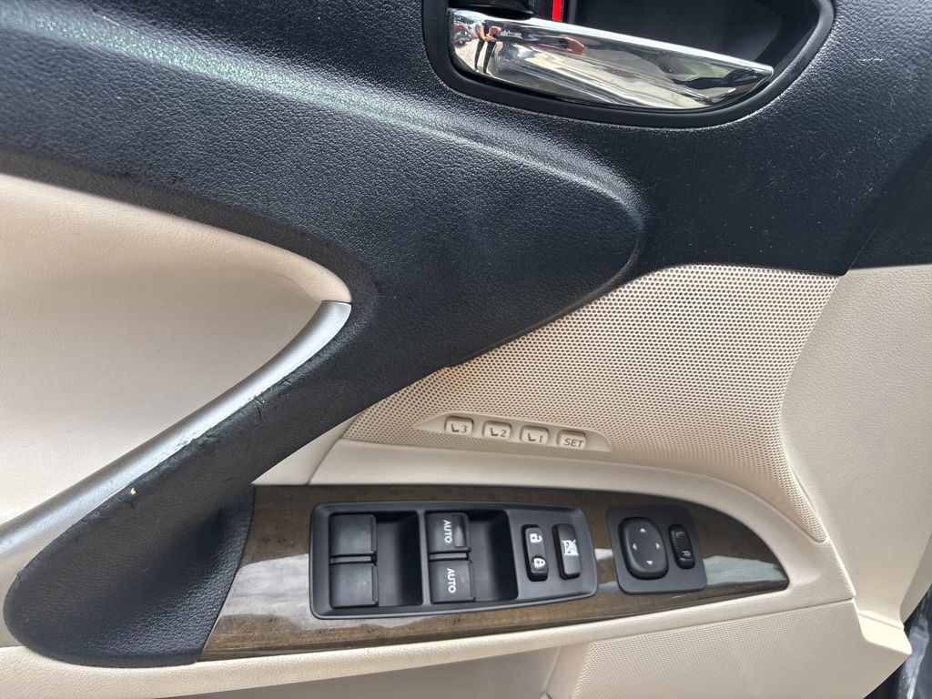 Thumbnail: 2010 Lexus IS - 11