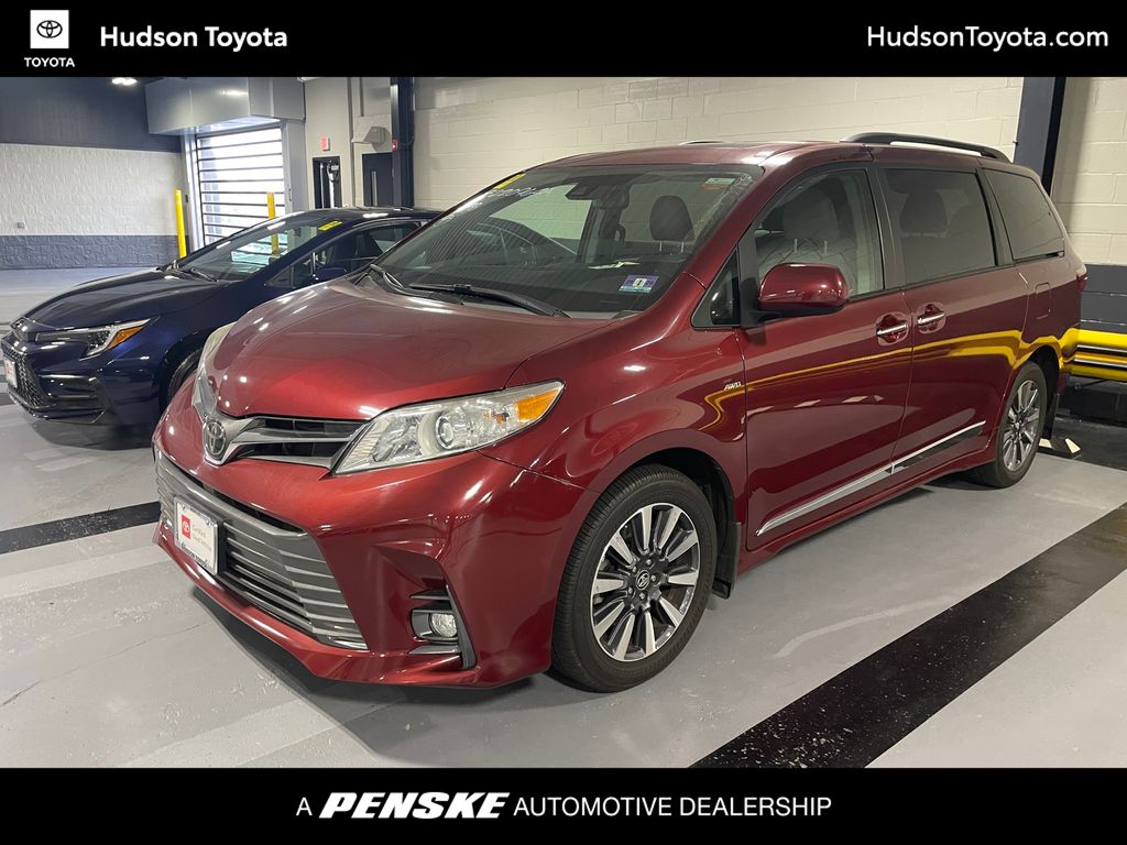 Thumbnail: 2019 Toyota Sienna - 1