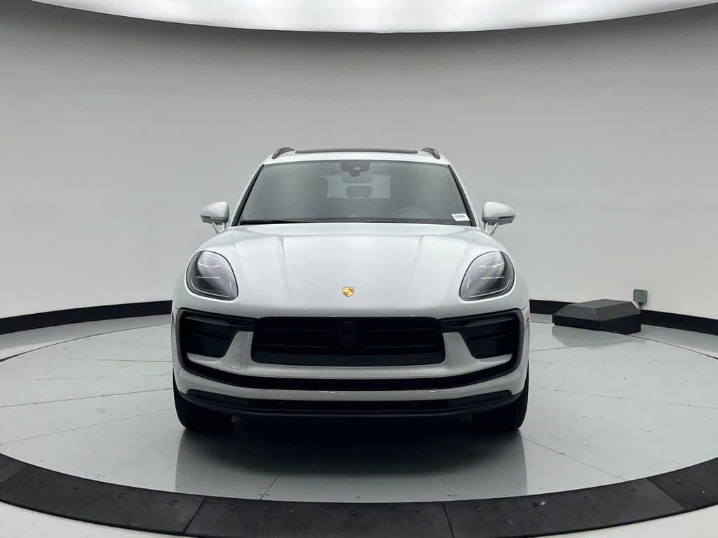 Thumbnail: 2023 Porsche Macan - 6