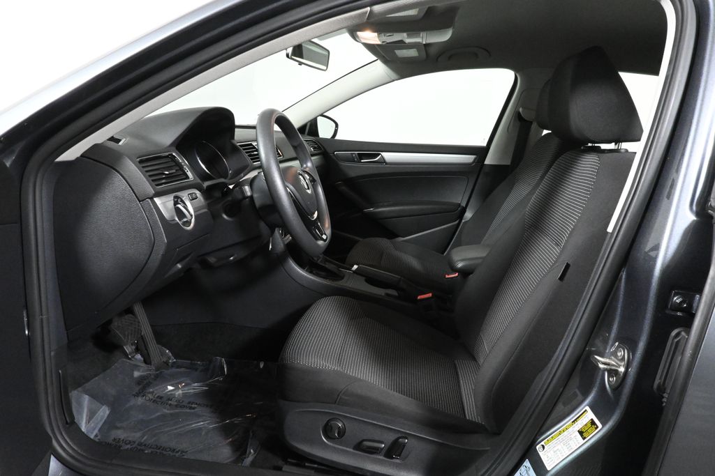 Thumbnail: 2018 Volkswagen Passat - 3