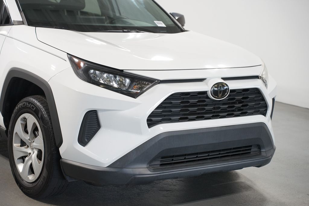 Thumbnail: 2021 Toyota RAV4 - 4