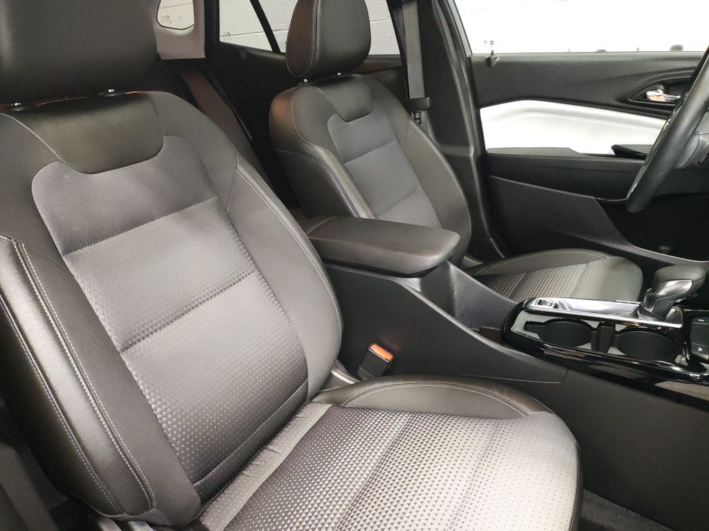 Used 2025 Gray Chevrolet LT image 9