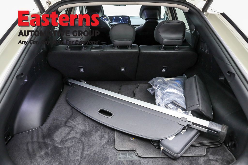 Used 2022 White Kia Wind image 9