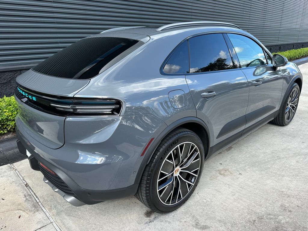 Thumbnail: 2025 Porsche Macan - 9