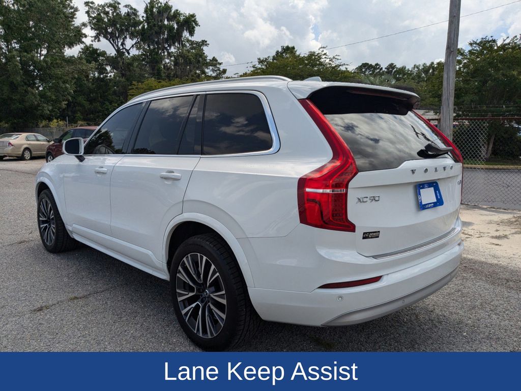2022 Volvo XC90 T6 Momentum 6-Passenger