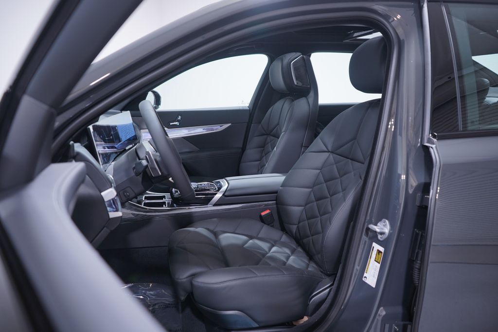 2025 BMW 7 Series 740i 7
