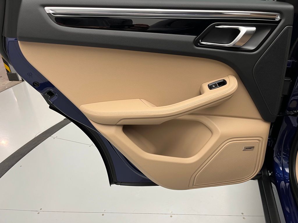 Thumbnail: 2025 Porsche Macan - 30