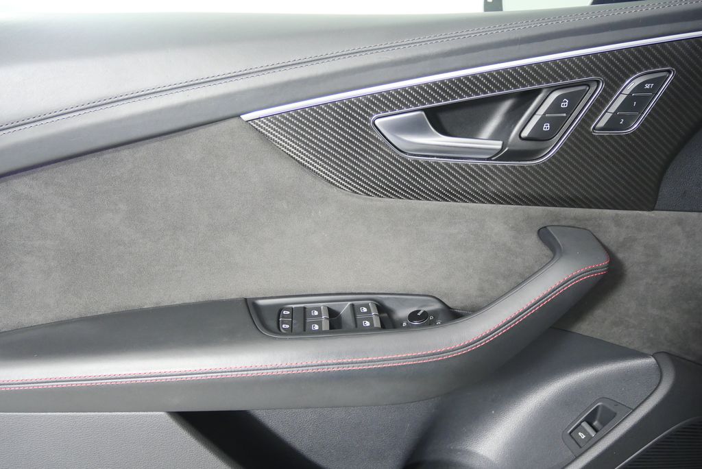 Thumbnail: 2021 Audi RS Q8 - 9