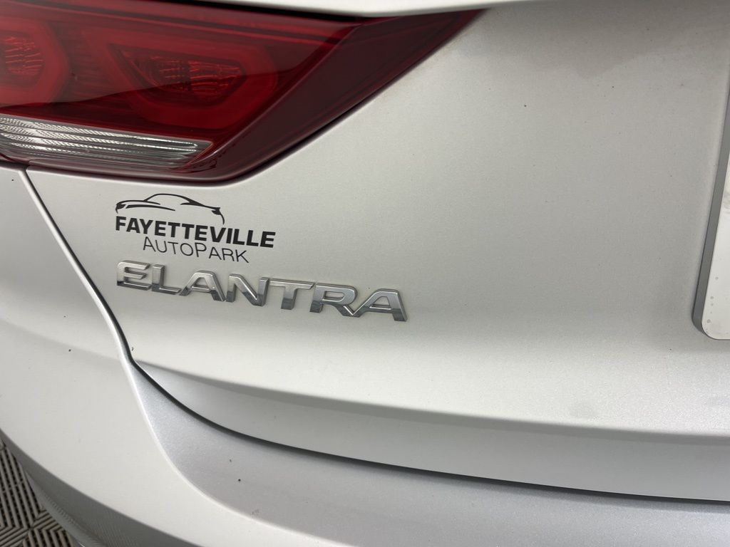 Thumbnail: 2018 Hyundai Elantra - 3
