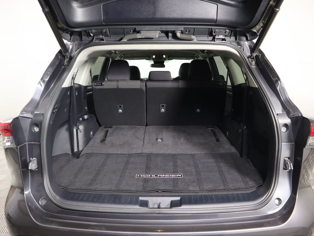 Thumbnail: 2023 Toyota Highlander - 28