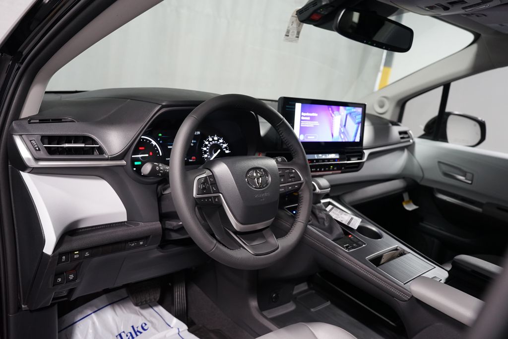 Thumbnail: 2026 Toyota Sienna - 11