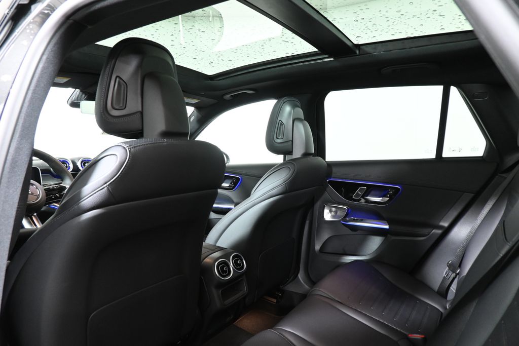 2025 Mercedes-Benz GLC 300 24