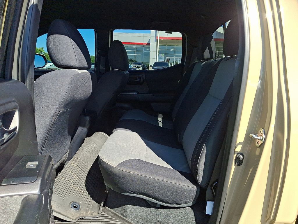 Thumbnail: 2020 Toyota Tacoma - 10