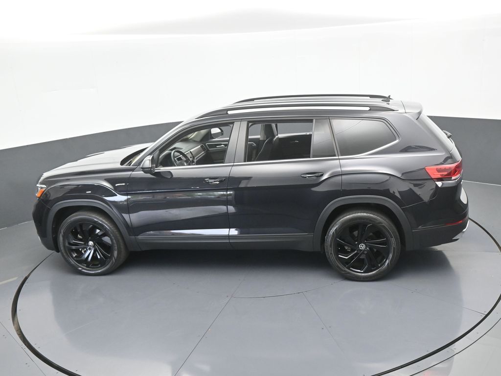 Used 2022 Deep Black Volkswagen 3.6L V6 SE w/Technology image 50