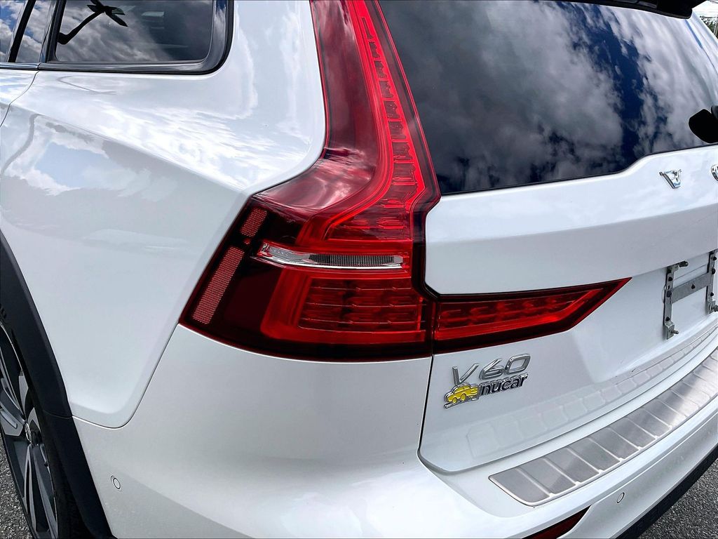 2025 Volvo V60 Cross Country — photo 31