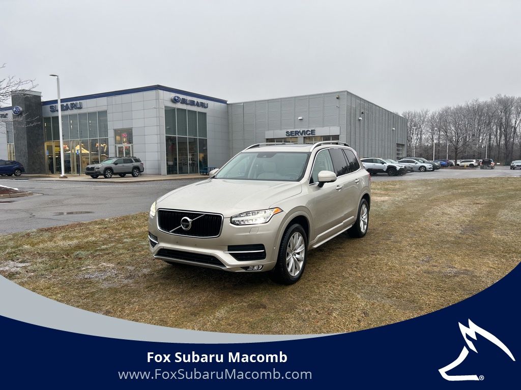 2017 Volvo XC90 T6 Momentum AWD