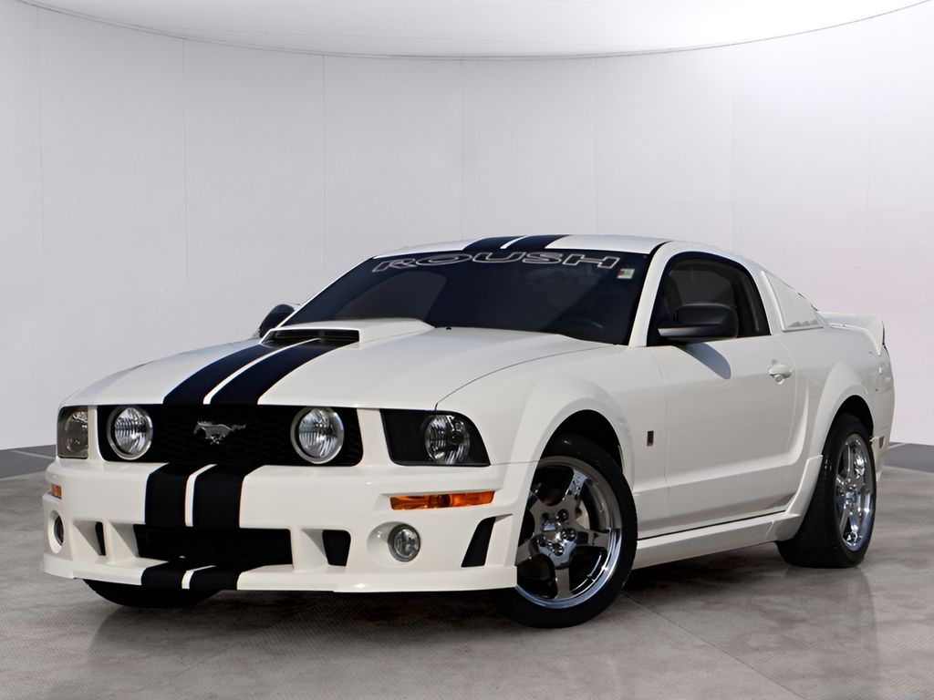 Performance White Clearcoat 2005 Ford Mustang Coupe Rear-Wheel Drive 5-Speed Manual Overdrive
