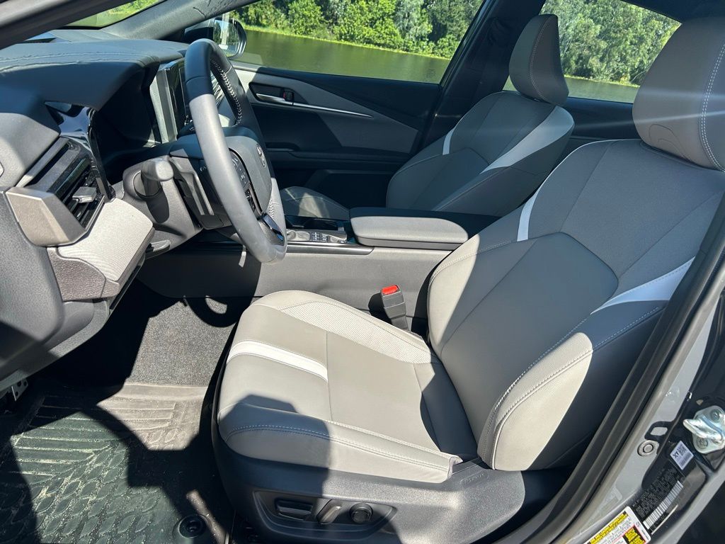 Thumbnail: 2025 Toyota Camry - 14