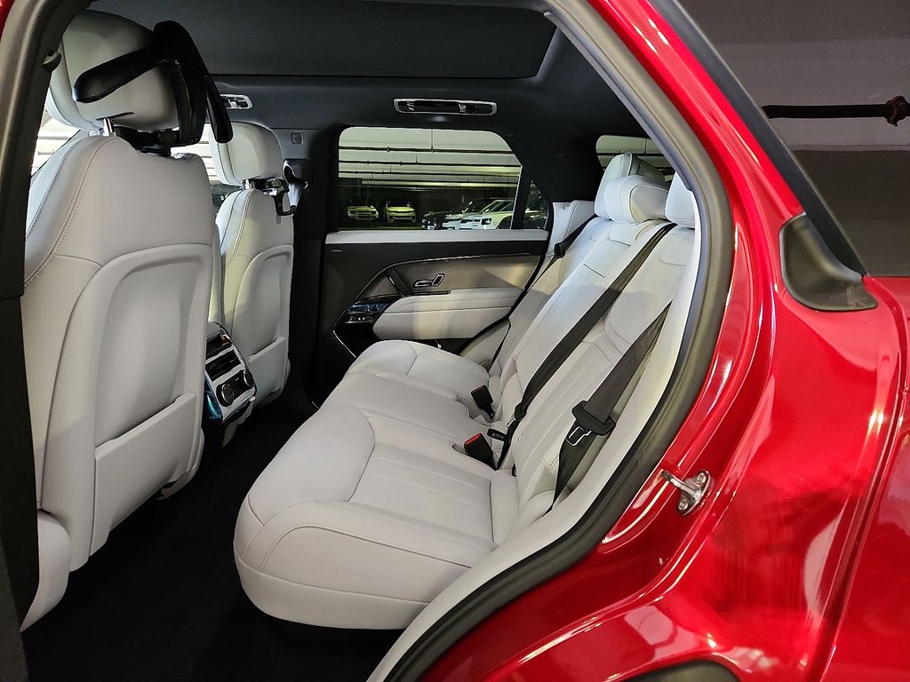 Thumbnail: 2025 Land Rover Range Rover Sport - 5