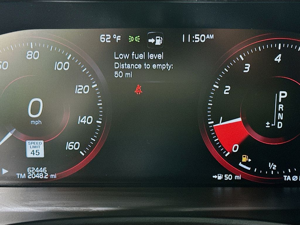 Used 2019 Blue Volvo T6 Momentum image 15