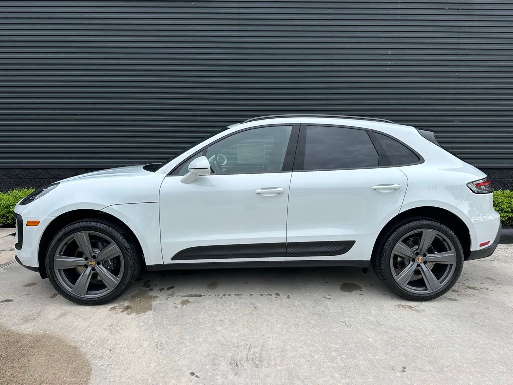 Thumbnail: 2026 Porsche Macan - 2