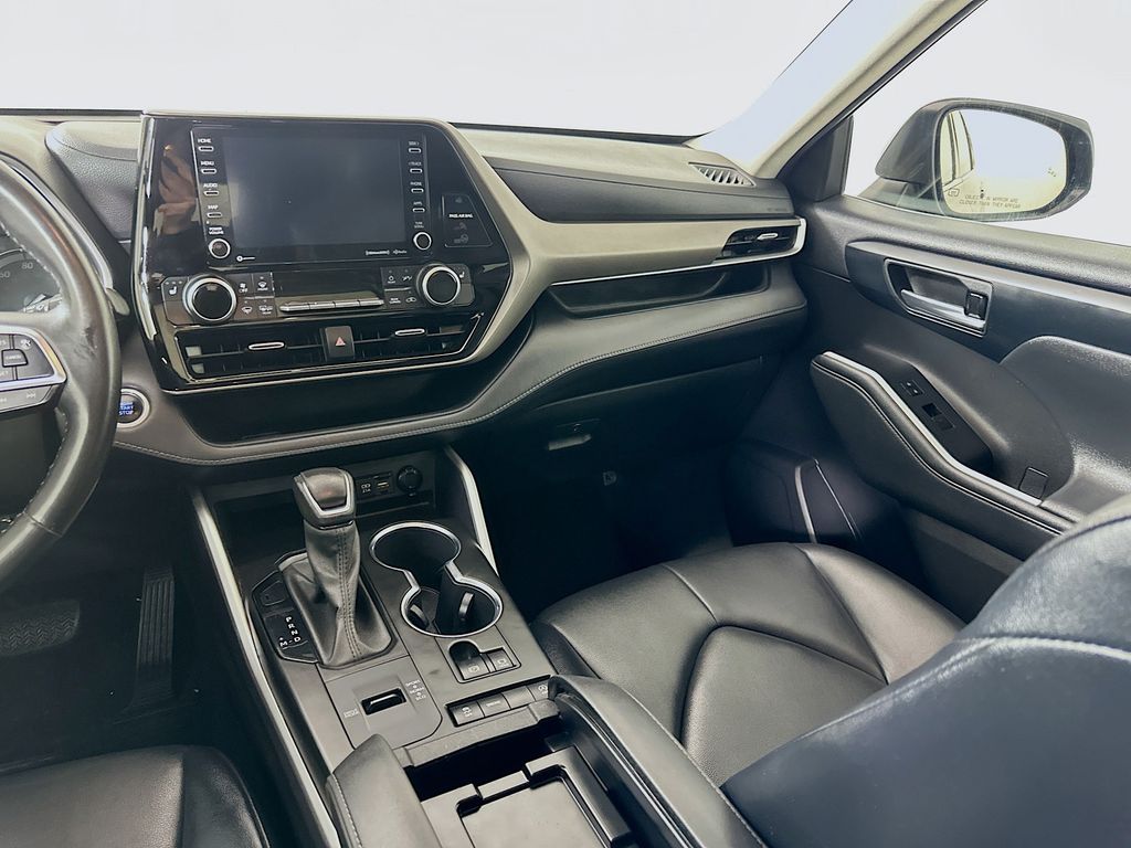 Thumbnail: 2021 Toyota Highlander - 23