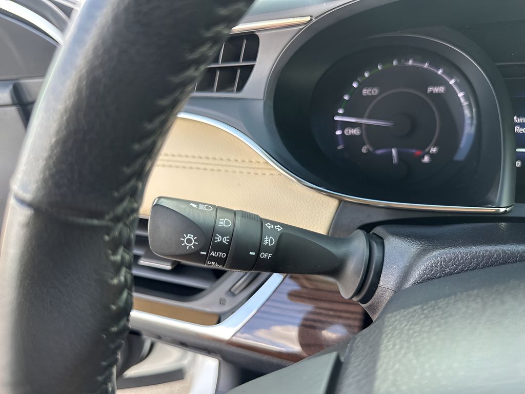 Used Car 2015 Toyota Avalon Hybrid  Xle Touring For Sale Under $15,000 In Austin, Texas