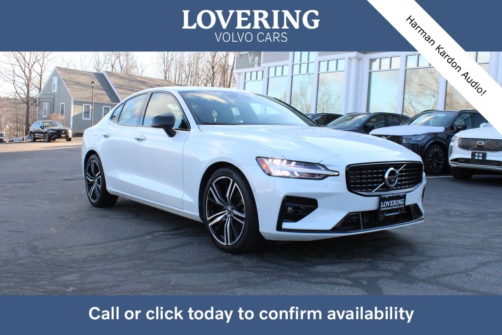 2022 Volvo S60 B5 R-Design AWD