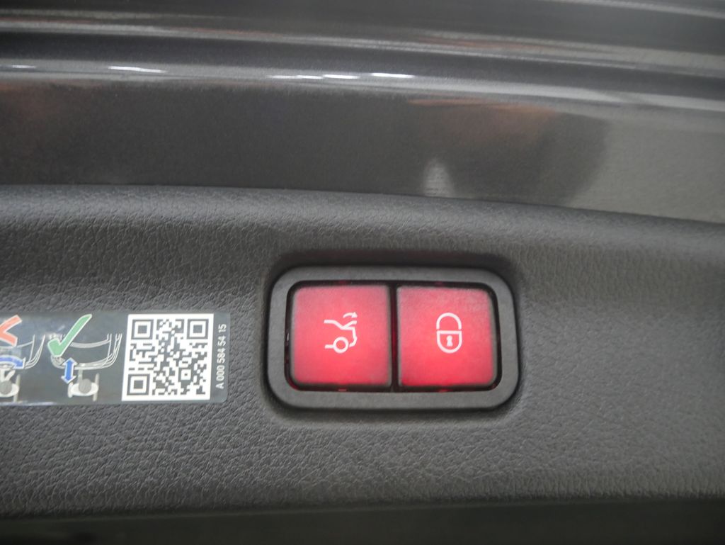 Thumbnail: 2023 Mercedes-Benz C-Class - 26