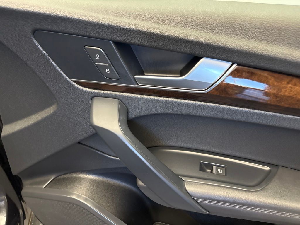 Thumbnail: 2020 Audi Q5 - 24