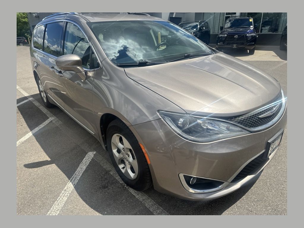  2017 Chrysler Pacifica Touring L Plus FWD   