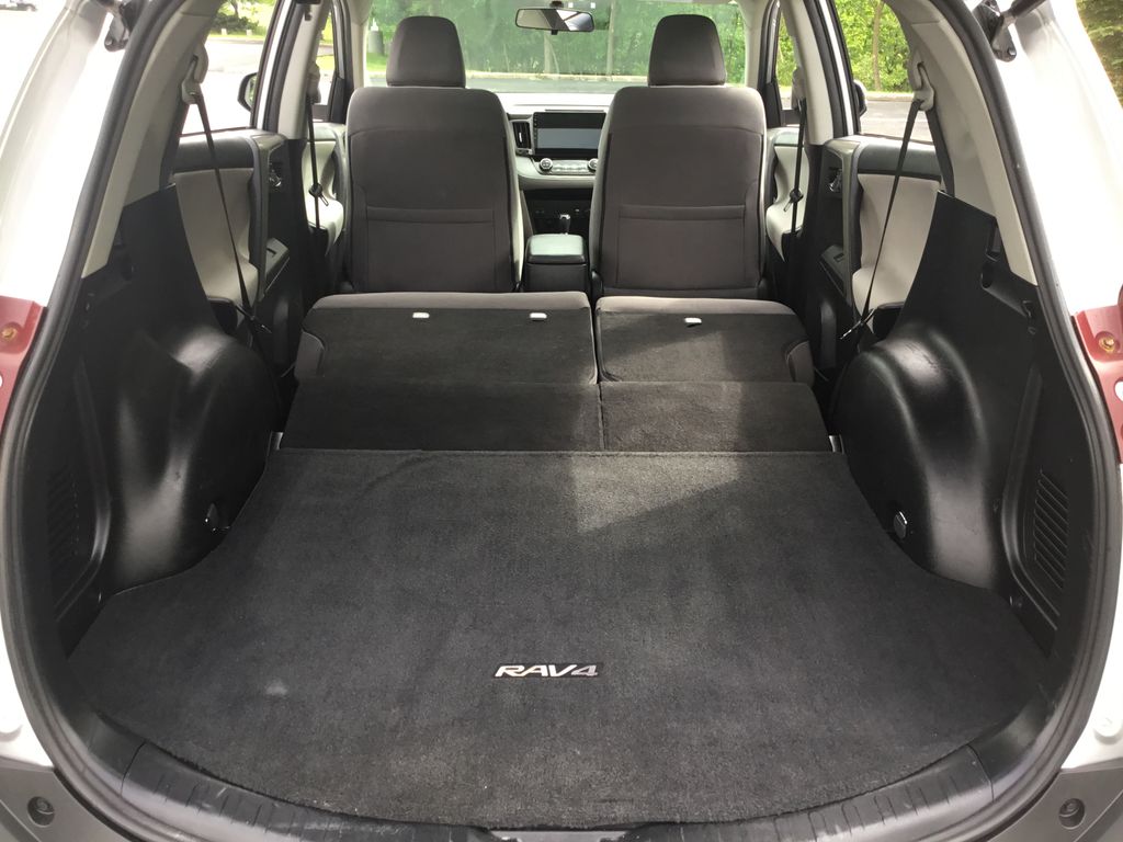 2014 Toyota RAV4 XLE 14