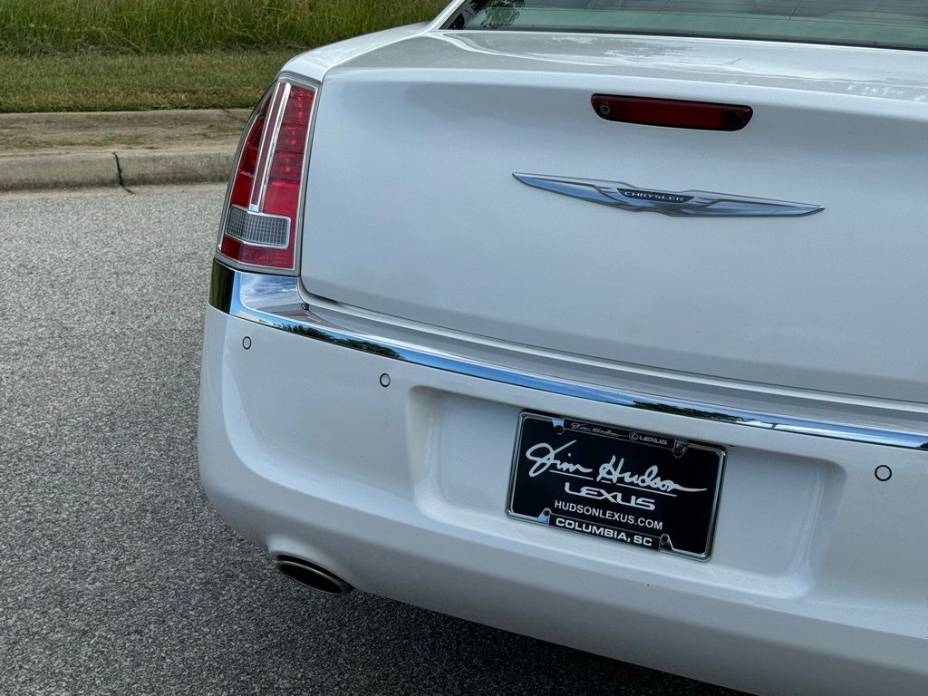 2014 Chrysler 300C Base 14