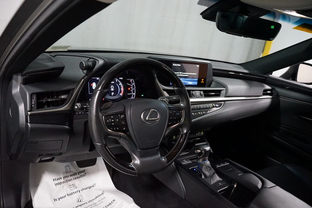 Thumbnail: 2021 Lexus ES - 11