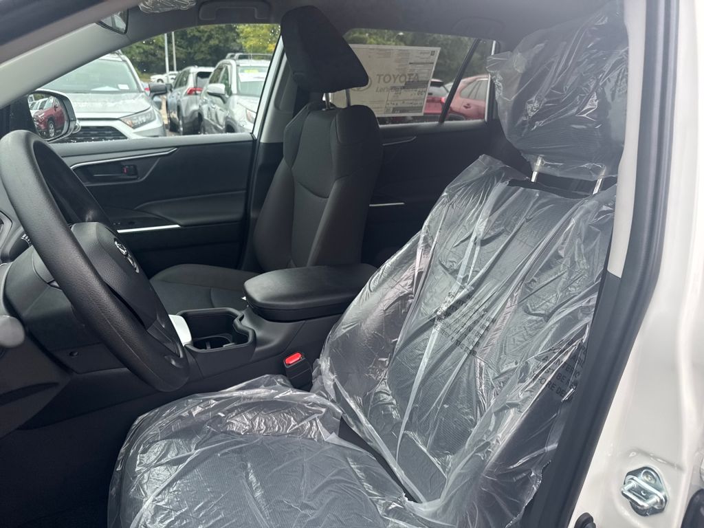 2025 Toyota RAV4 LE photo 16