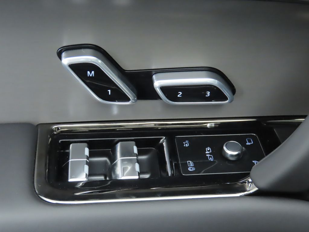 Thumbnail: 2025 Land Rover Range Rover Sport - 23