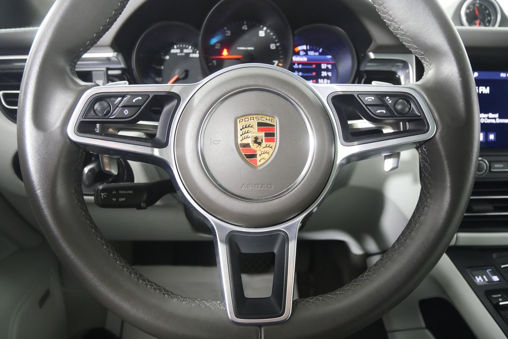 Thumbnail: 2021 Porsche Macan - 21